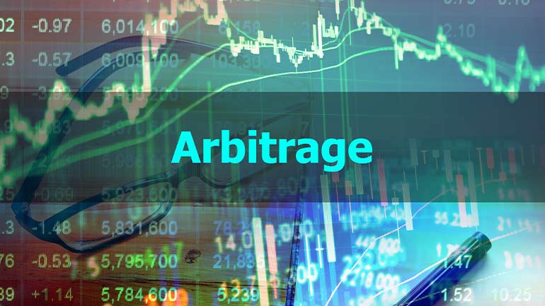 What is arbitrage trading in forex