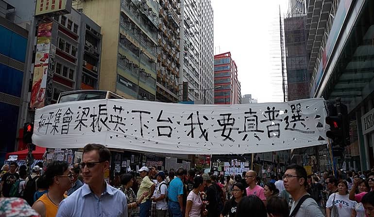 HK exec rescinds extradition – tycoons emigrate